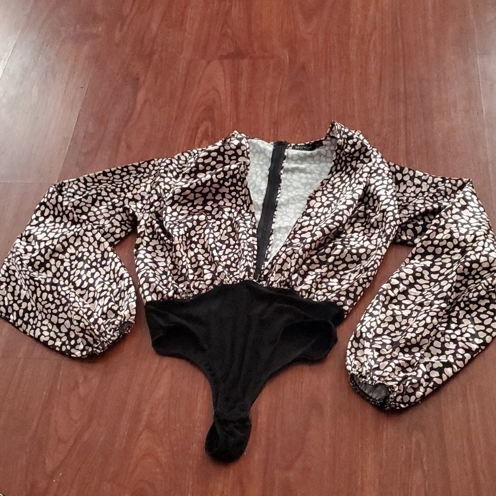 Nasty Gal Bodysuit Size 4 Puff Sleeve